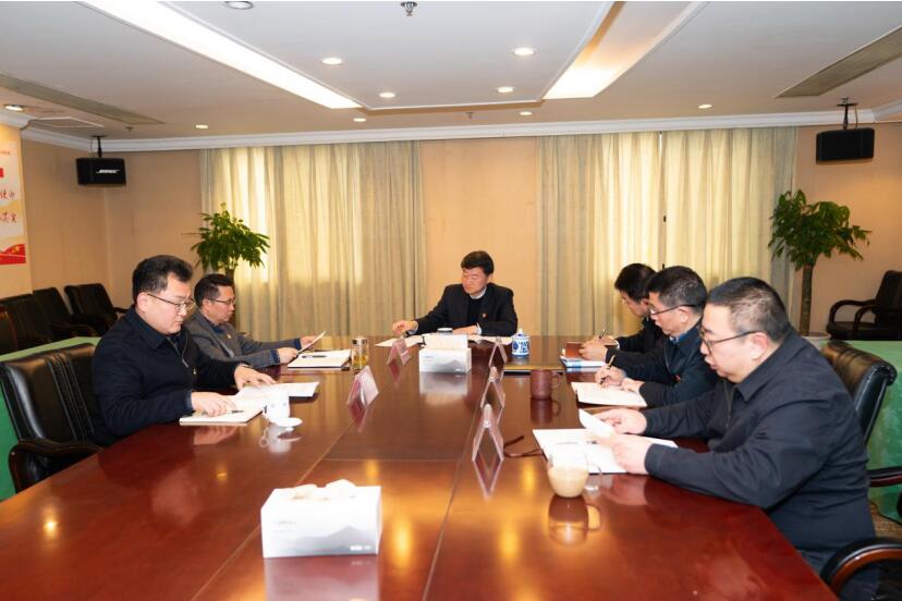 南宫28集团党委召开中心组学习专题钻研 党的十九届四中全会及省委十一届六次 全会精神