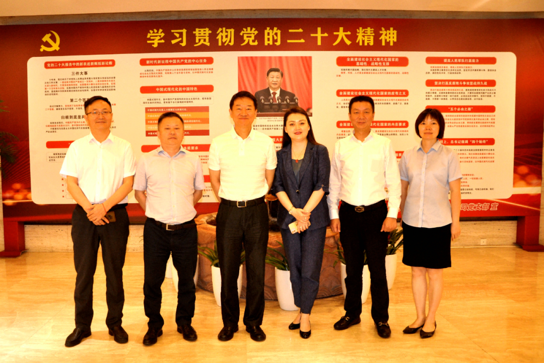 四川南宫28集团党委书记、董事长任丁调研花园宾馆